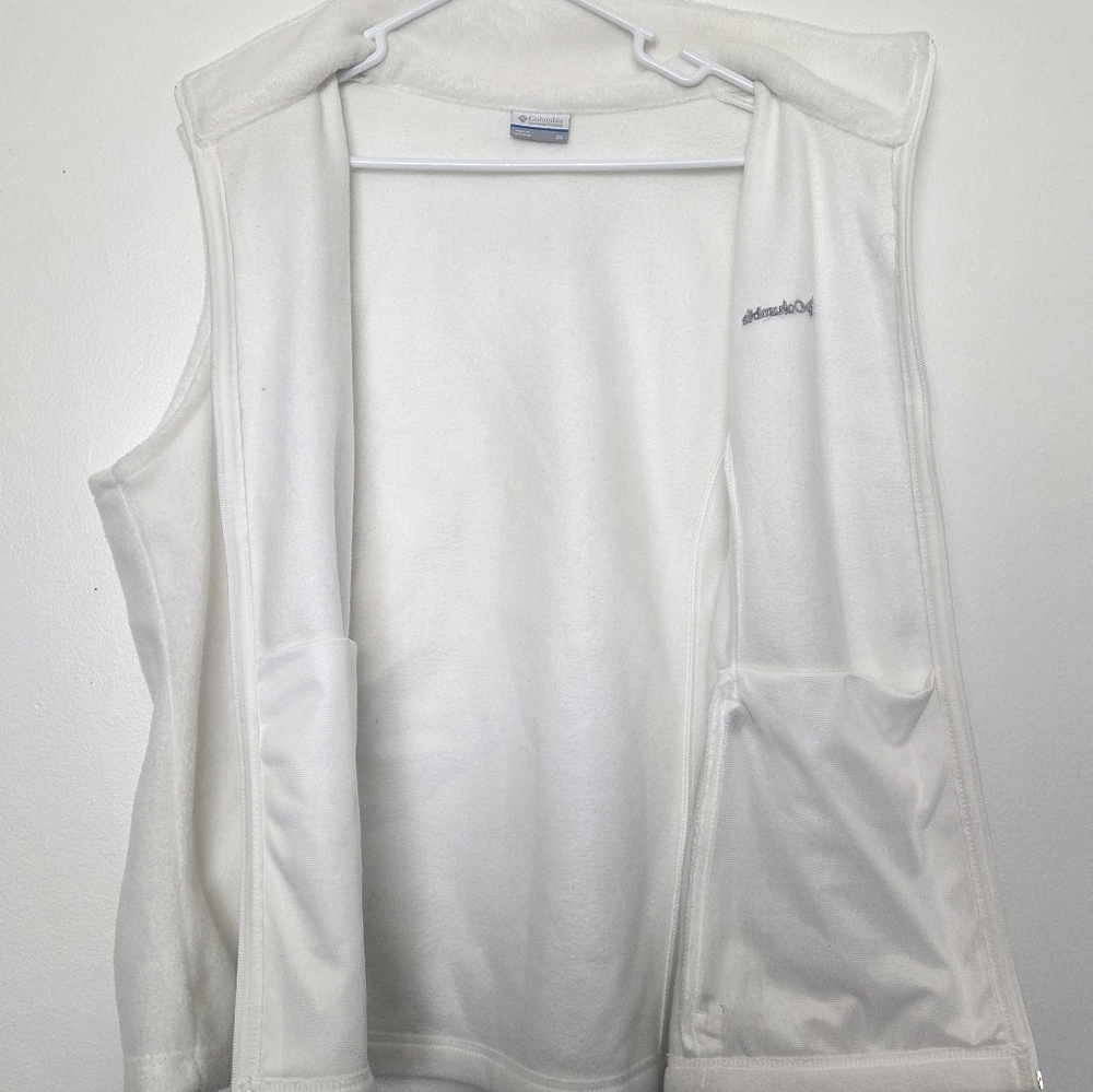 Columbia Soft White Sleeveless Fleece - Picture 9 of 11